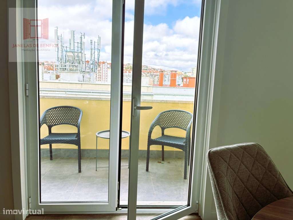 T3 em Benfica, renovado, equipado, mobilado, varanda aberta-8