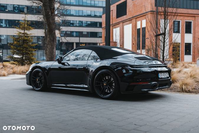 Porsche 911 Carrera 4 GTS Cabrio - 15