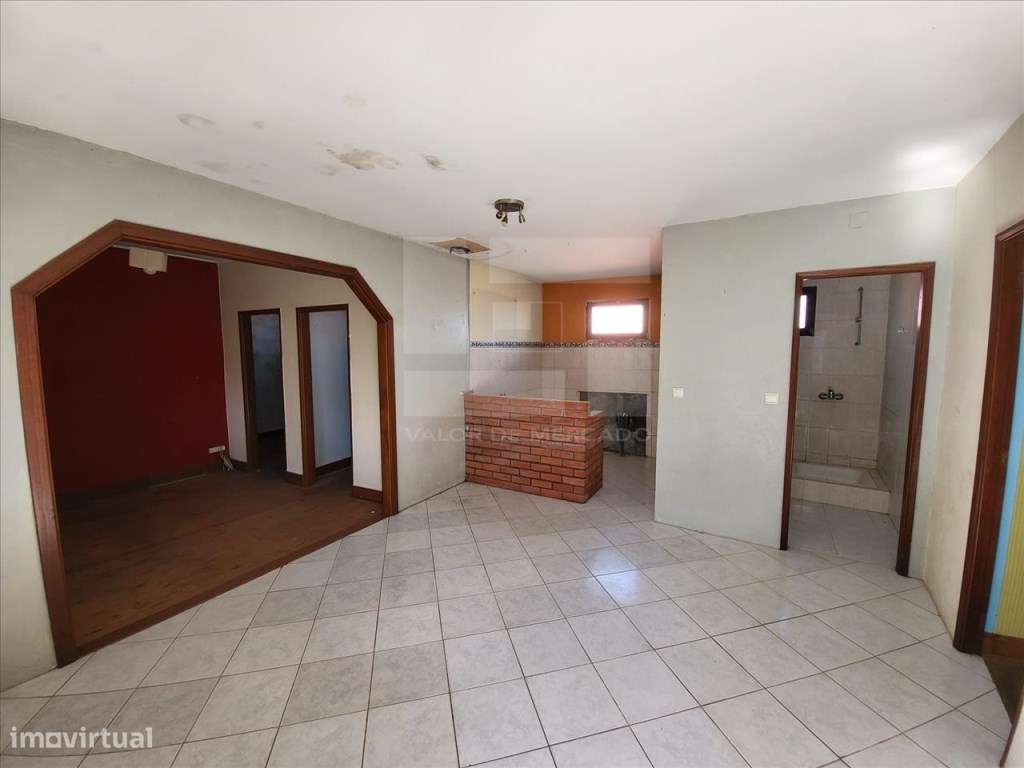 Venda de Arrecadação + 2 Casas Independientes em Pinheiro de Ázere - Grande imagem: 5/21