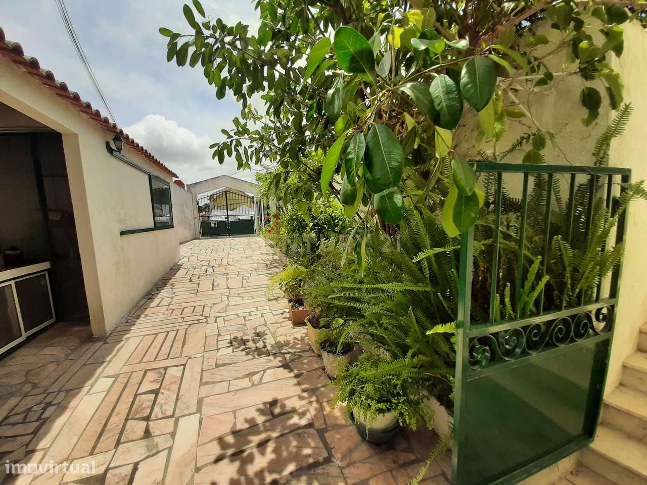 Espetacular Moradia T3 em Lousa com Garagem e Varandas-48