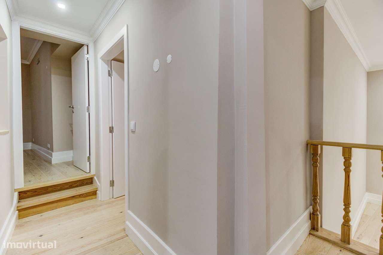 Apartamento T2  com 2 WC | Renovado | Rua do Salvador – Alfama | 1.º A-8