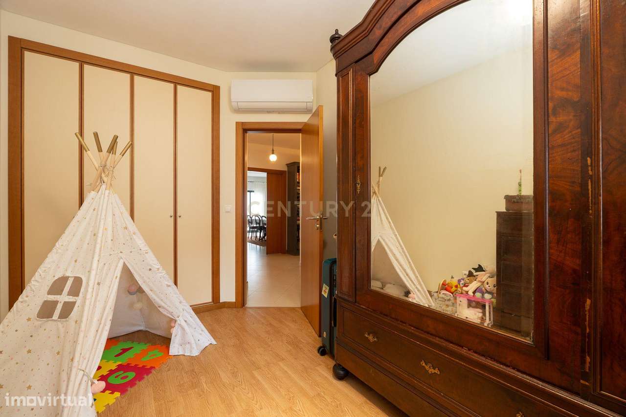 Apartamento T3 com áreas generosas-28