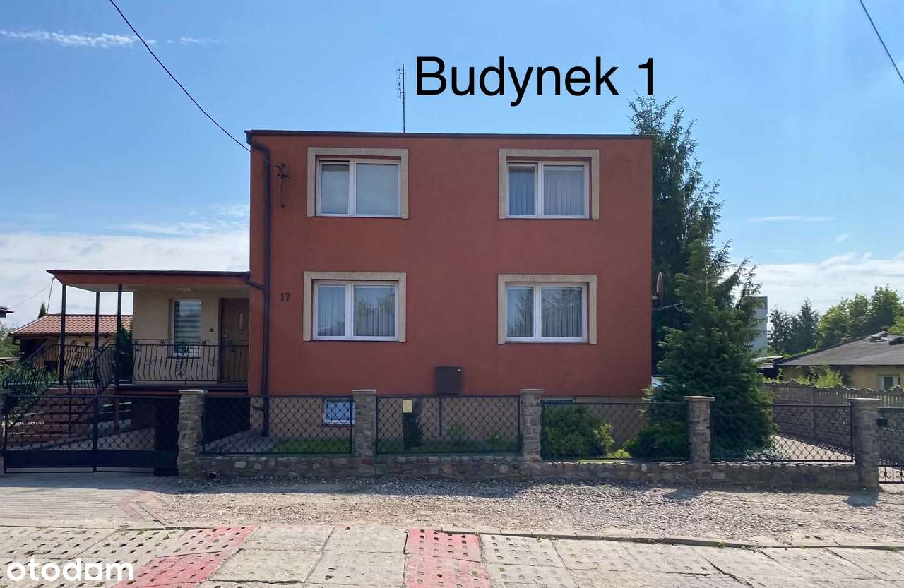 Dwa domy z garażem wolnostojącym na jednej działce.