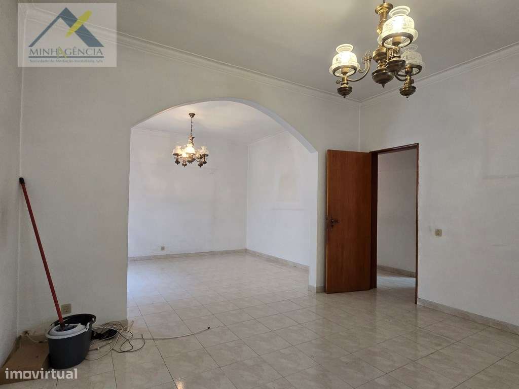 Moradia isolada com garagem na Quinta do Conde-20