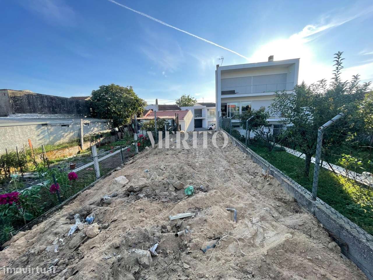 Terreno plano e regular, com área de 213m2 para a construção de habita - Grande imagem: 2/7