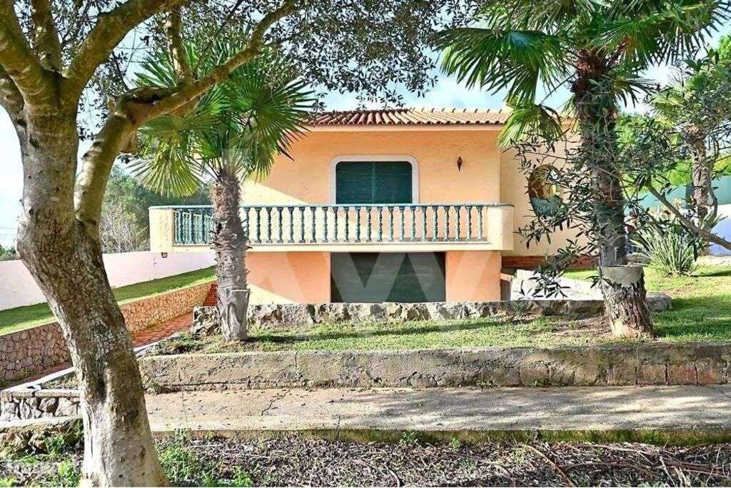 Moradia Térrea de 7 assoalhadas, 4 suites, piscina e jardim com 2000 m - Grande imagem: 3/42