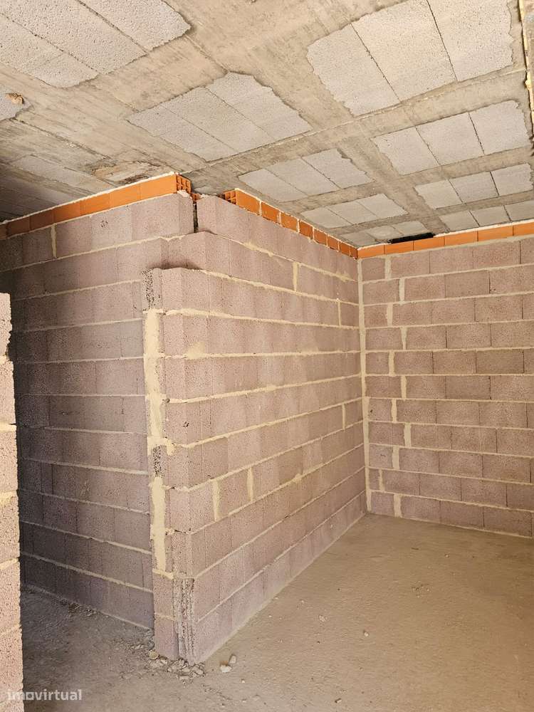 Apartamento T2 novo com piscina e garagem-16
