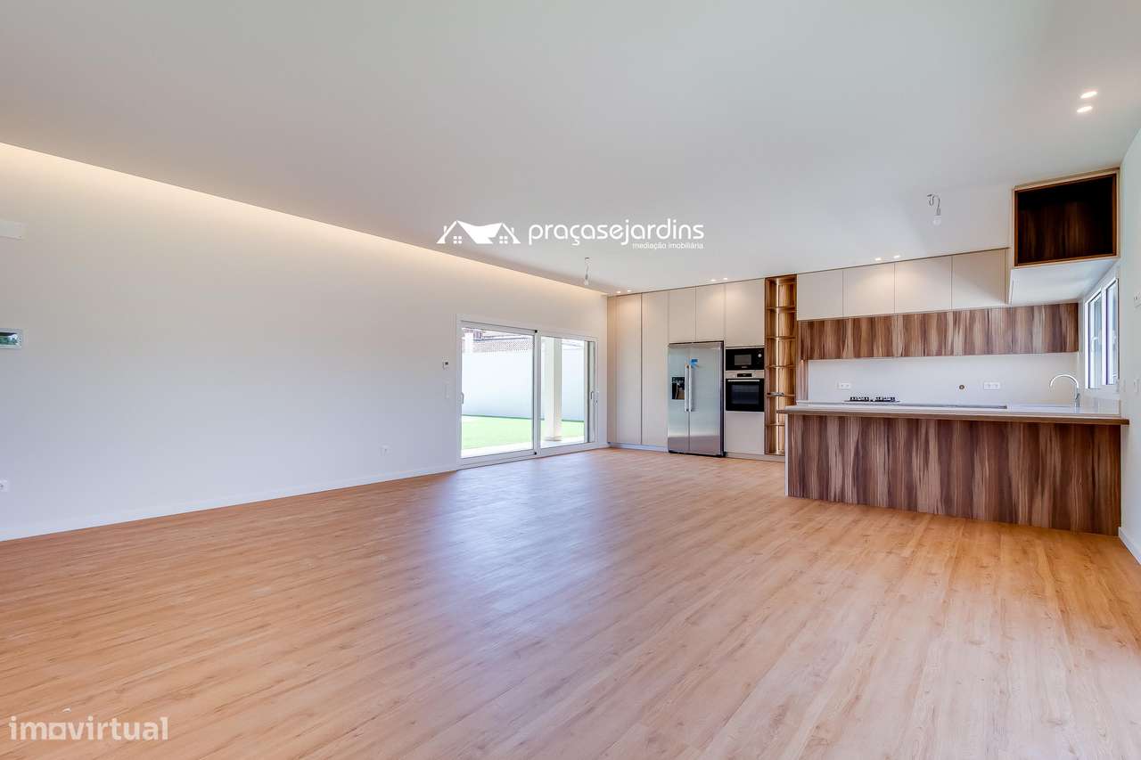 Moradia T4 moderna com jardim e garagem para 2 carros - Grande imagem: 5/43