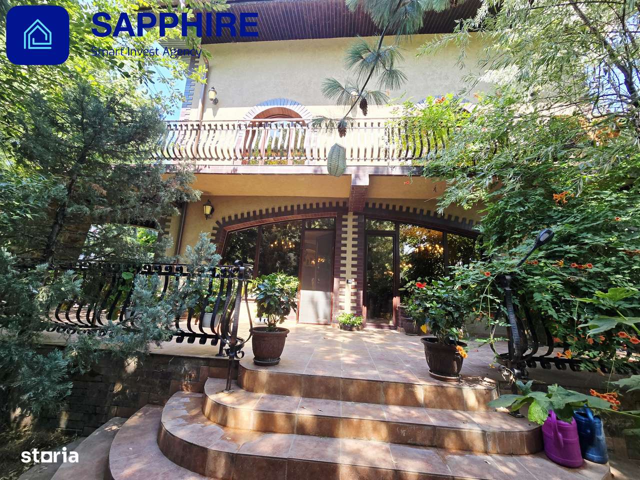 Vilă de lux Otopeni, pentru colecționari, înconjurată de brazi și artă-1