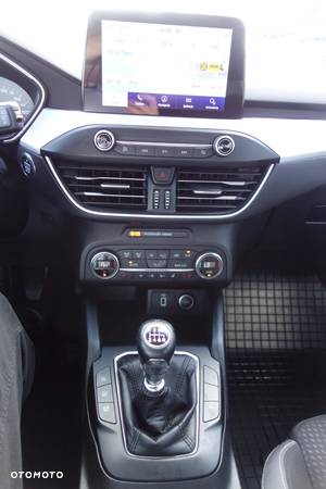 Ford Focus 1.0 EcoBoost Trend Edition Business - 24