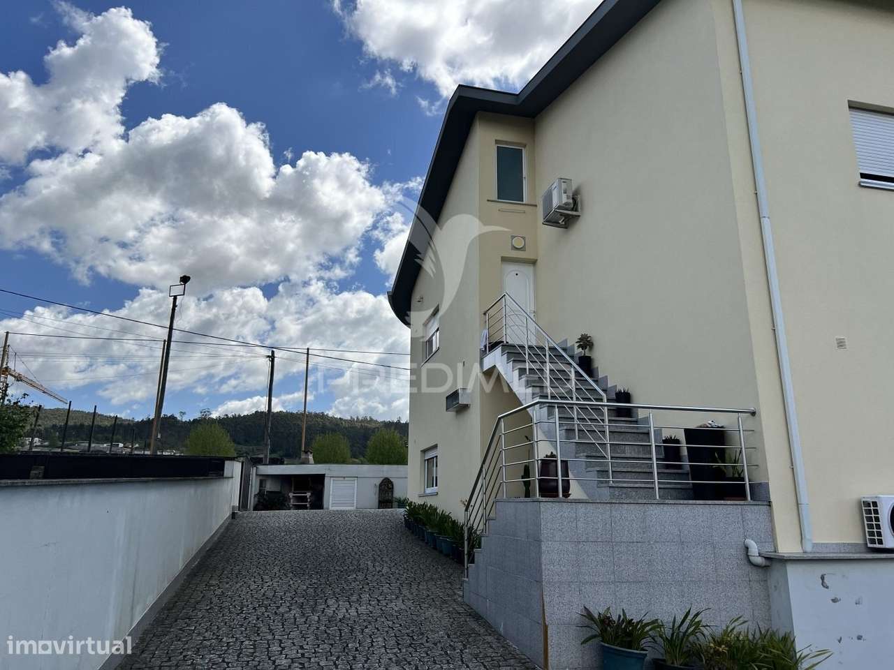 Moradia | 4 Apartamentos + Terreno - Grande imagem: 5/14