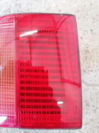 Lampa Prawy Tył Tylna w Błotnik Audi A8 D2 94-02 Oryginał - 4