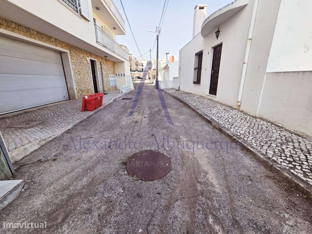 Moradia para reabilitar em Sesimbra ( Santiago ), com vista mar.-4