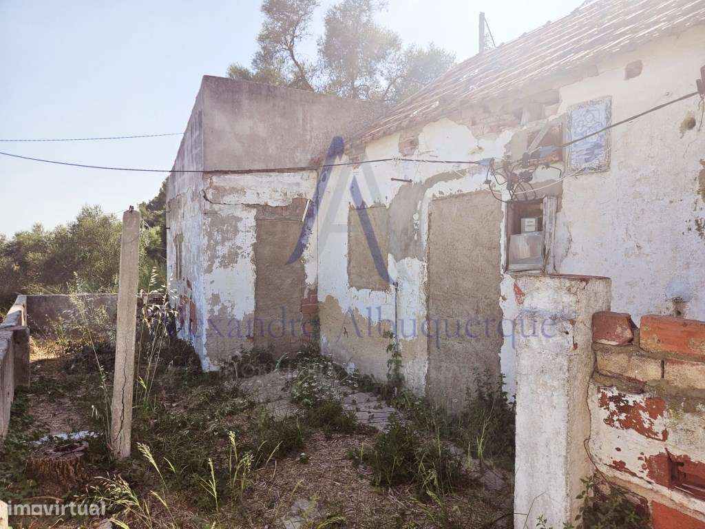 Moradia para reabilitar em Sesimbra ( Santiago ), com vista mar.-9