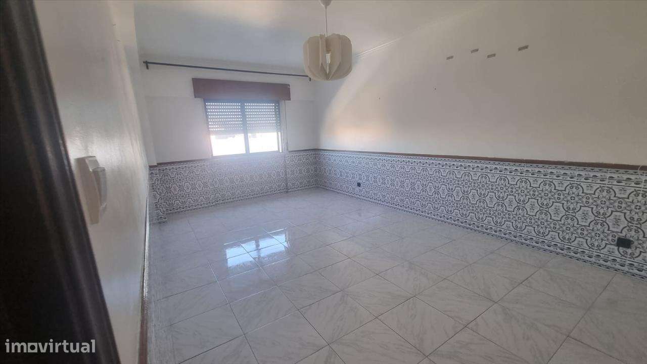 Apartamento T2 Próximo de Transportes – Sintra - Grande imagem: 4/19