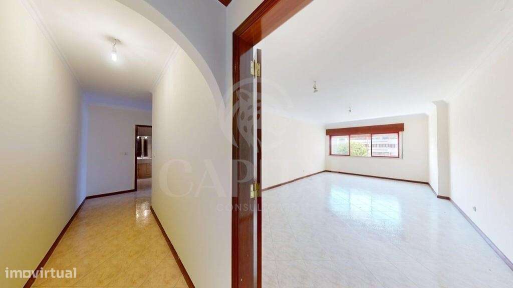 T2 espaçoso com varanda e garagem-6