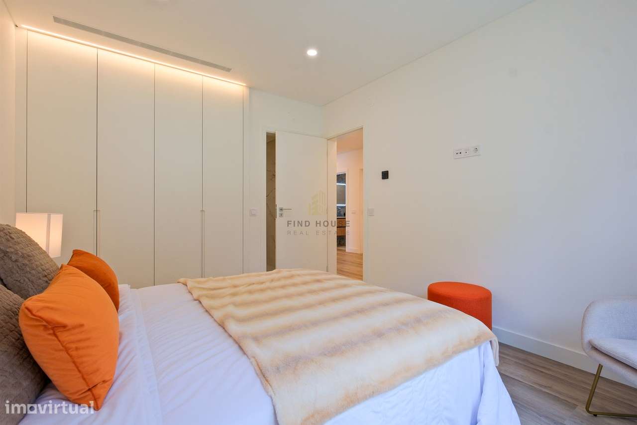 Moradia T4 de Luxo Totalmente Remodelada na Herdade da Aroeira-34