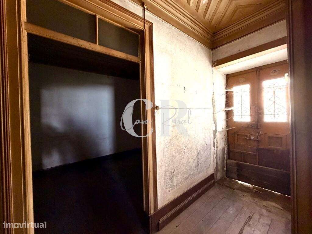 Moradia para recuperar no centro da vila de Figueiró dos Vinhos - Grande imagem: 4/34