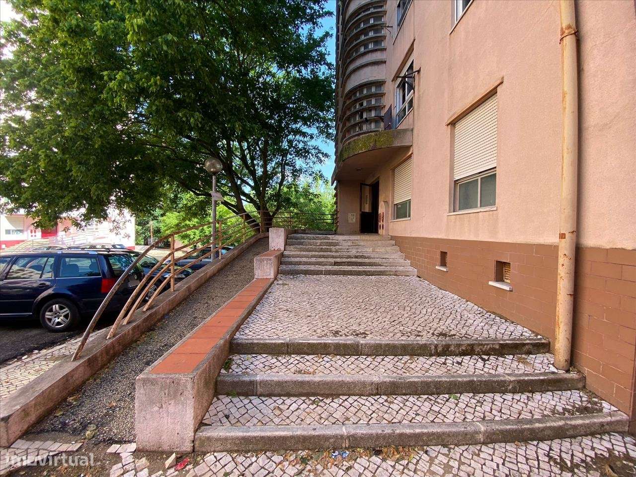 APARTAMENTO T3 OCUPADO ILEGALMENTE, EM PROCESSO JUDICIAL - Grande imagem: 2/9