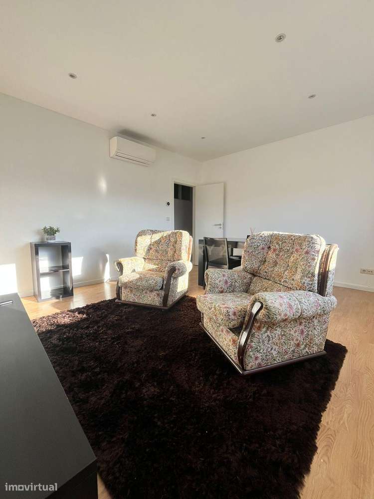 Apartamento T3+1 na Avenida- Arrendamento - Grande imagem: 2/16