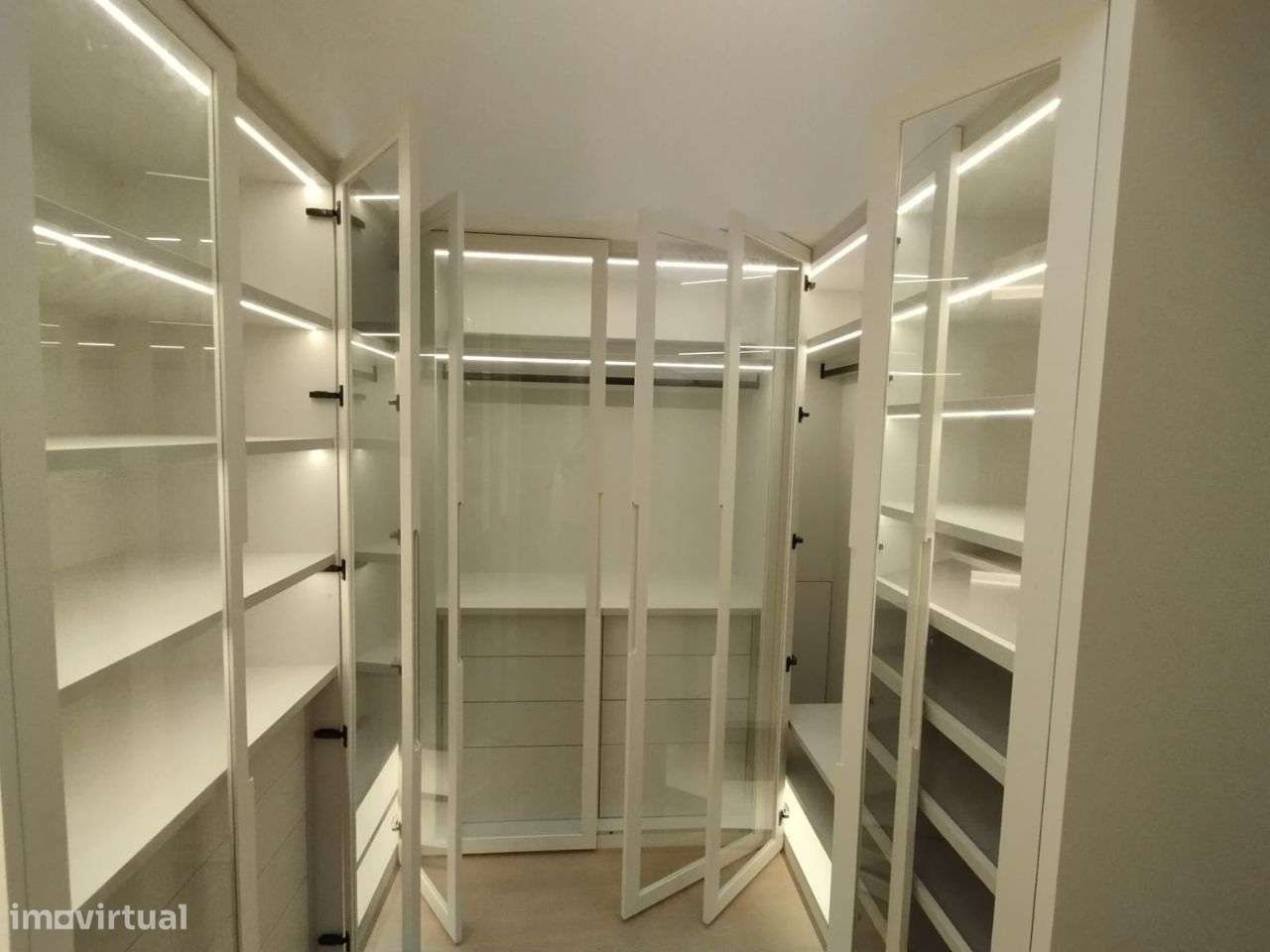 Moradia de Luxo a Estrear no Coração da Quinta da Marinha Sul-19