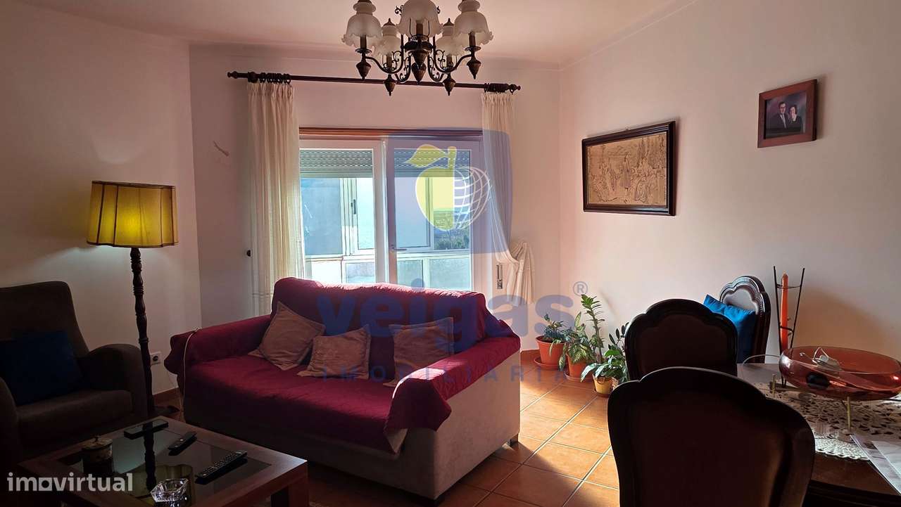 Apartamento T2 no Bairro Azul, no Centro de Caldas da Rainha, com 124-2