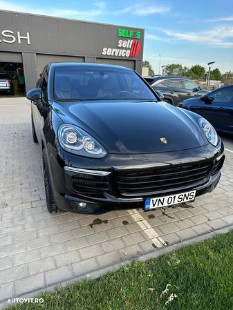 Porsche Cayenne - 1