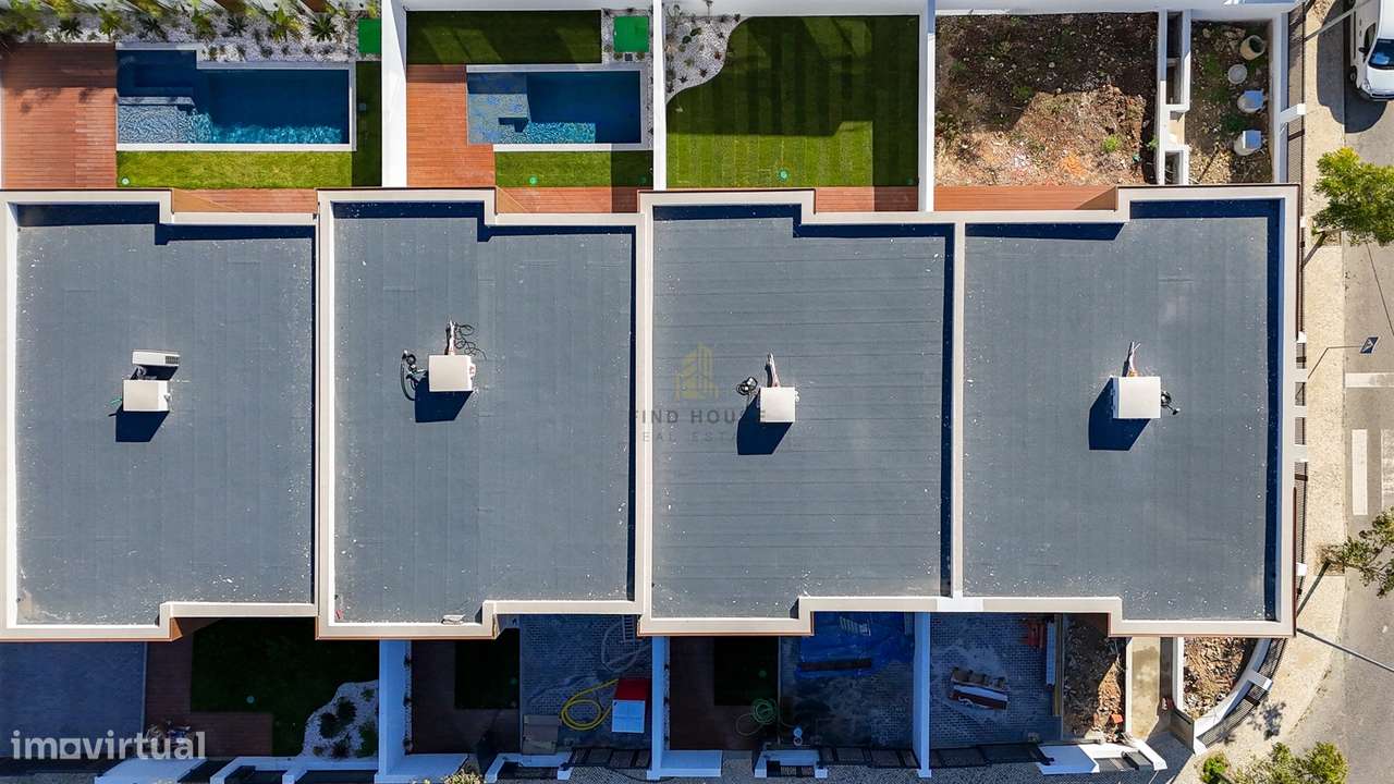 Vende-se Moradia T4 com jardim em Albarraque-3