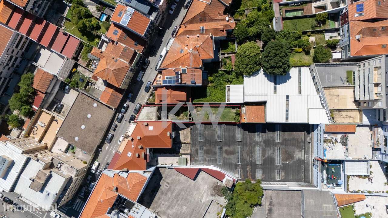 Fantástica moradia unifamiliar T3 c/ jardim + comércio no Porto, Antas - Grande imagem: 3/27