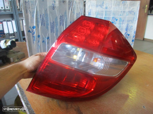 Farol Tras P9596r HONDA JAZZ 2 2011 1.2I 90CV 5P BRANCO Drt Original HONDA JAZZ 2012 1.4I 16V 100CV 5P CINZA Drt Original - 4