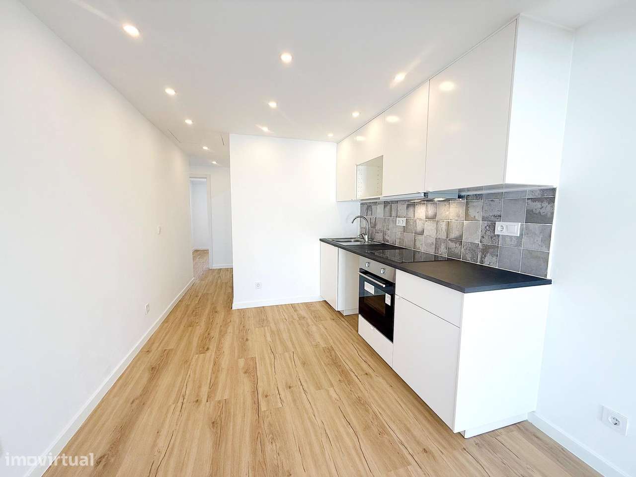 T2 remodelado c/ varanda e vista rio!-1