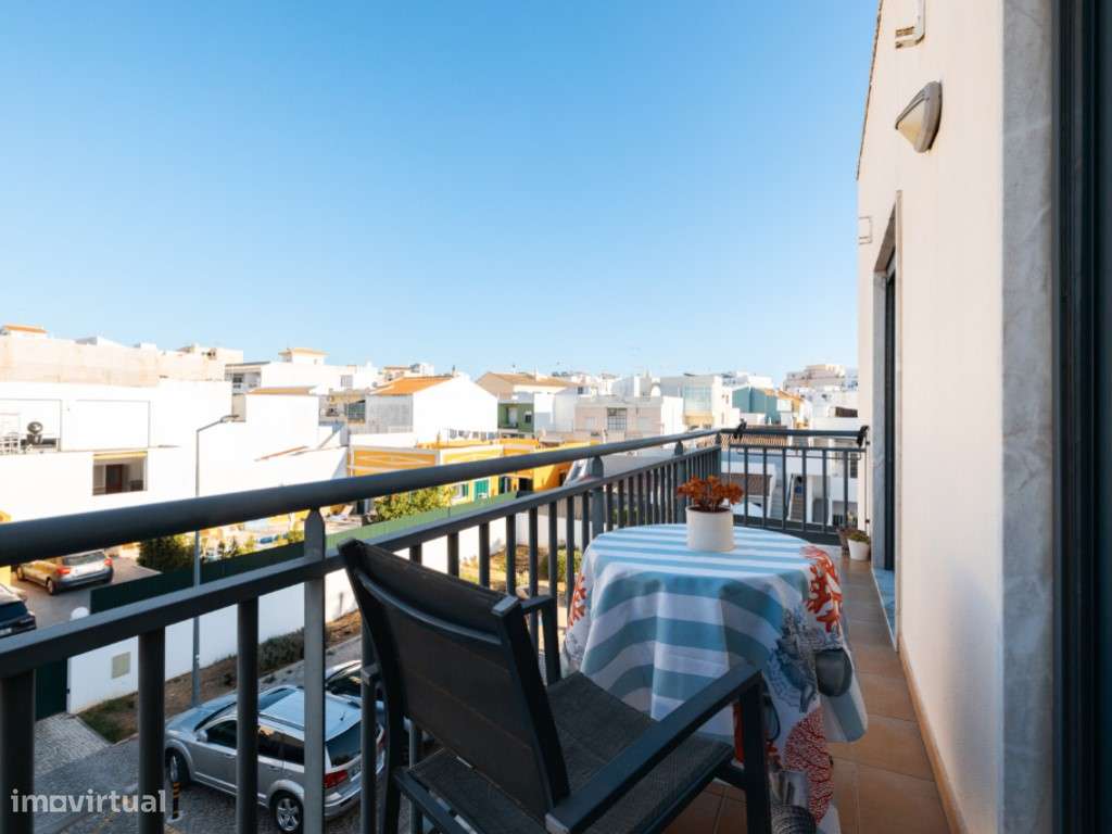 Apartamento T3 no centro de Quarteira, a 700 metros da praia, com 1...-10