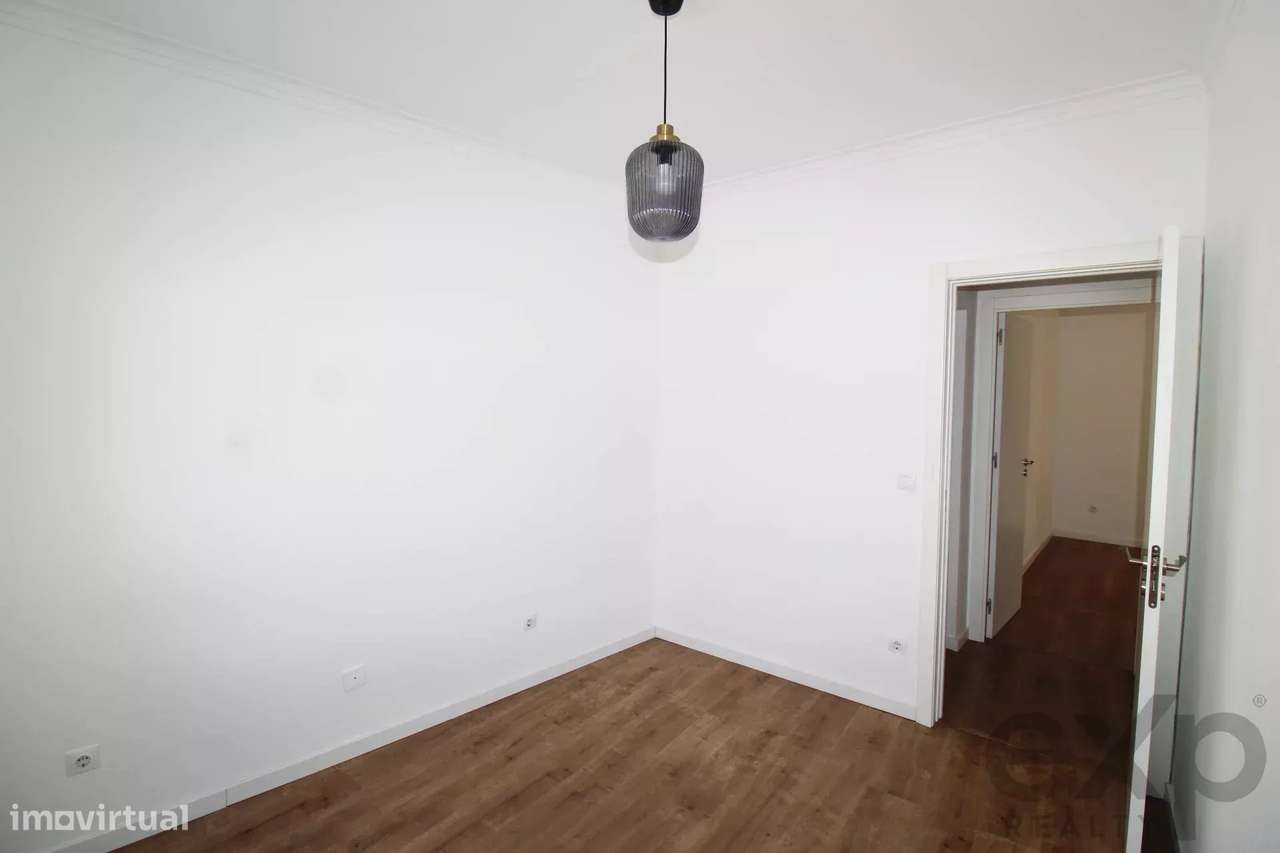 BAIXA DE PREÇO - Excelente T2 Renovado no Candal-11