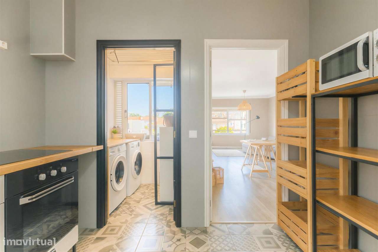 Apartamento T2 com Varanda — Excelente Localização junto ao Metro-9