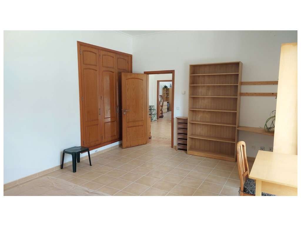 Moradia térrea, individual T4 com piscina e jacuzzi, zona Coimbrão-19