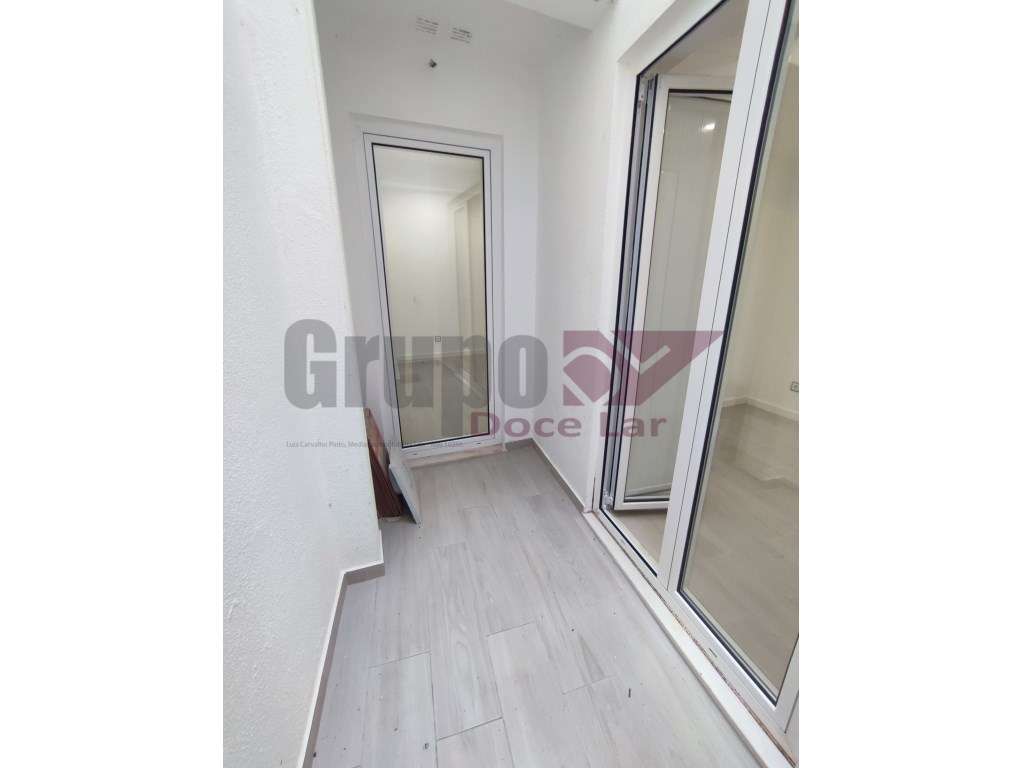 SESIMBRA - Apartamento T2 TOTALMENTE REMODELADO-9