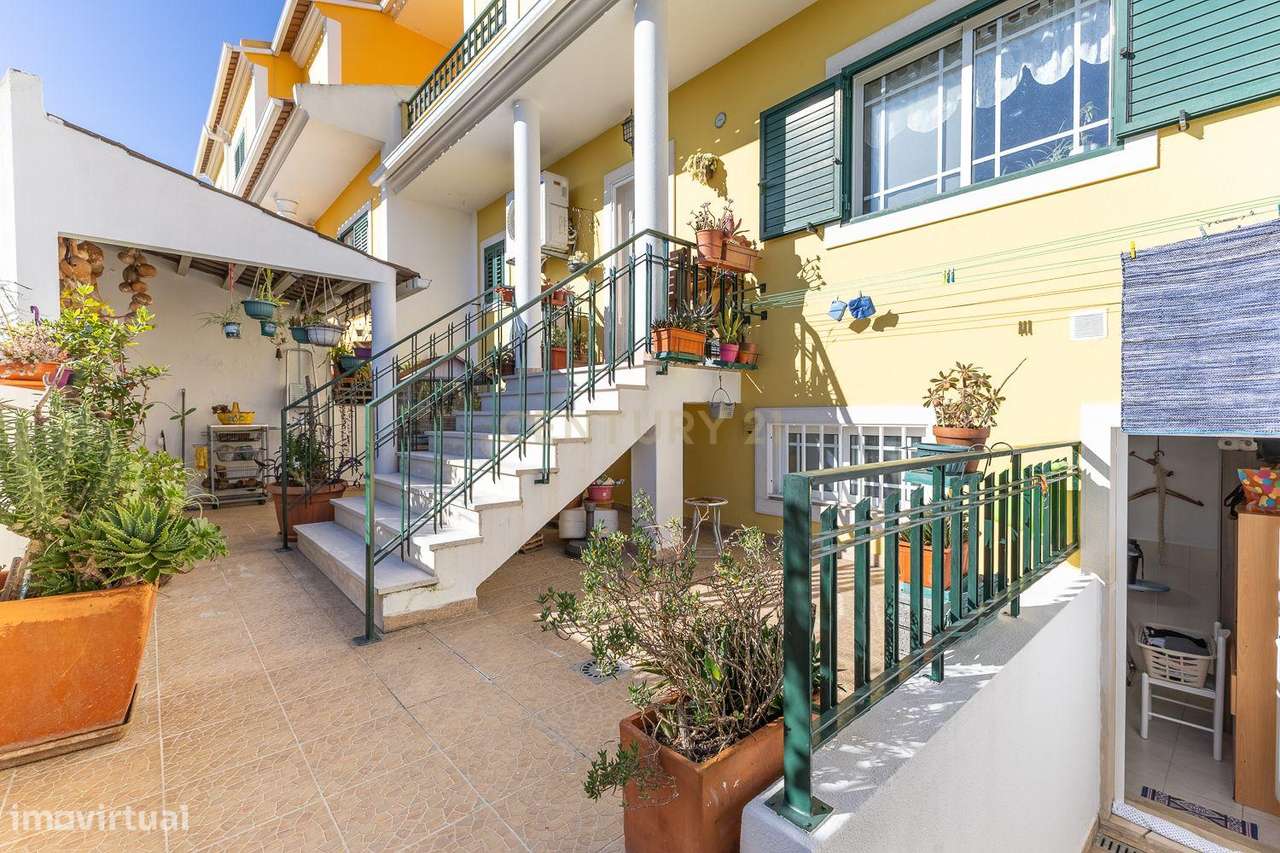 Moradia em Banda T4 | 3 Pisos | Aldeia de Paio Pires 490.000 € | 249 m-12