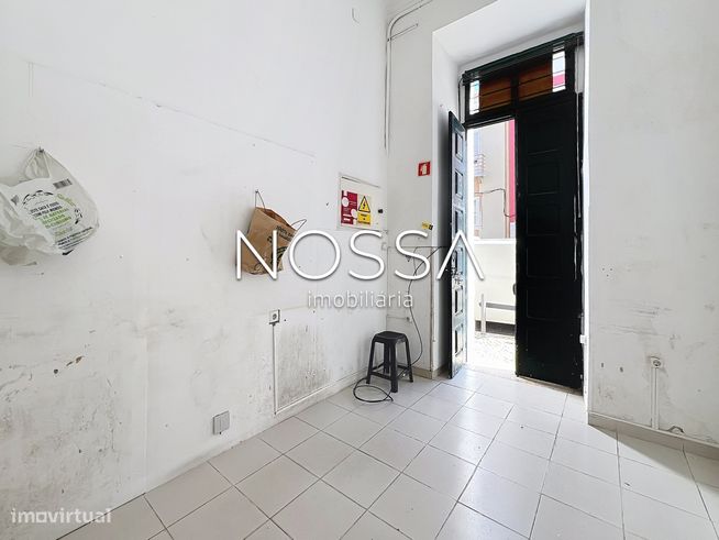 Espaço Comercial Arrendado Rua Barão Sabrosa-8
