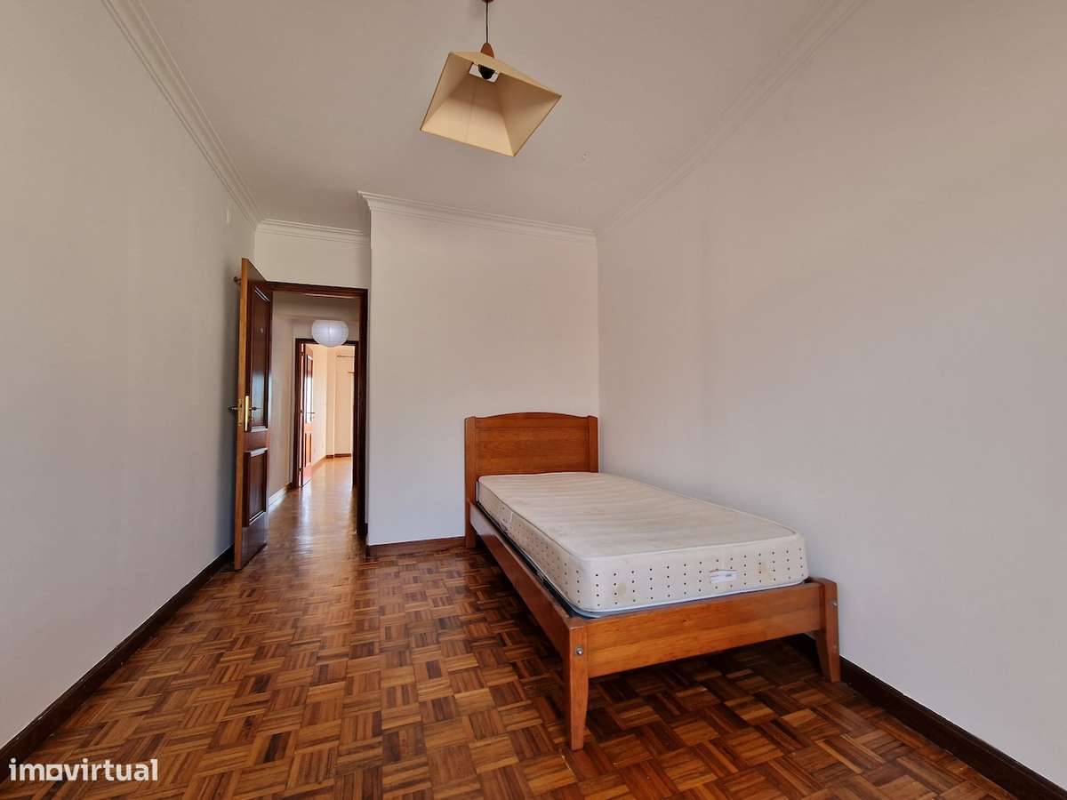 Apartamento T4 à Venda no Dafundo com Vista Deslumbrante para o Rio-12