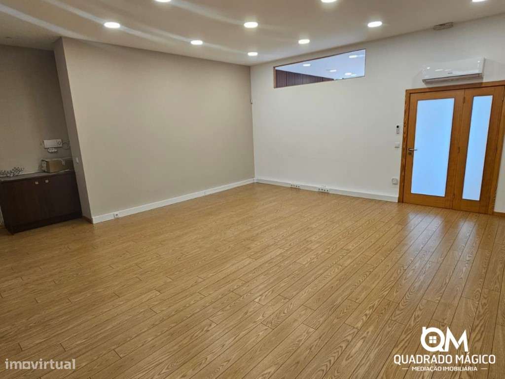 Loja à Venda em Ramalde com Localização Estratégica junto ao Hospit...-13