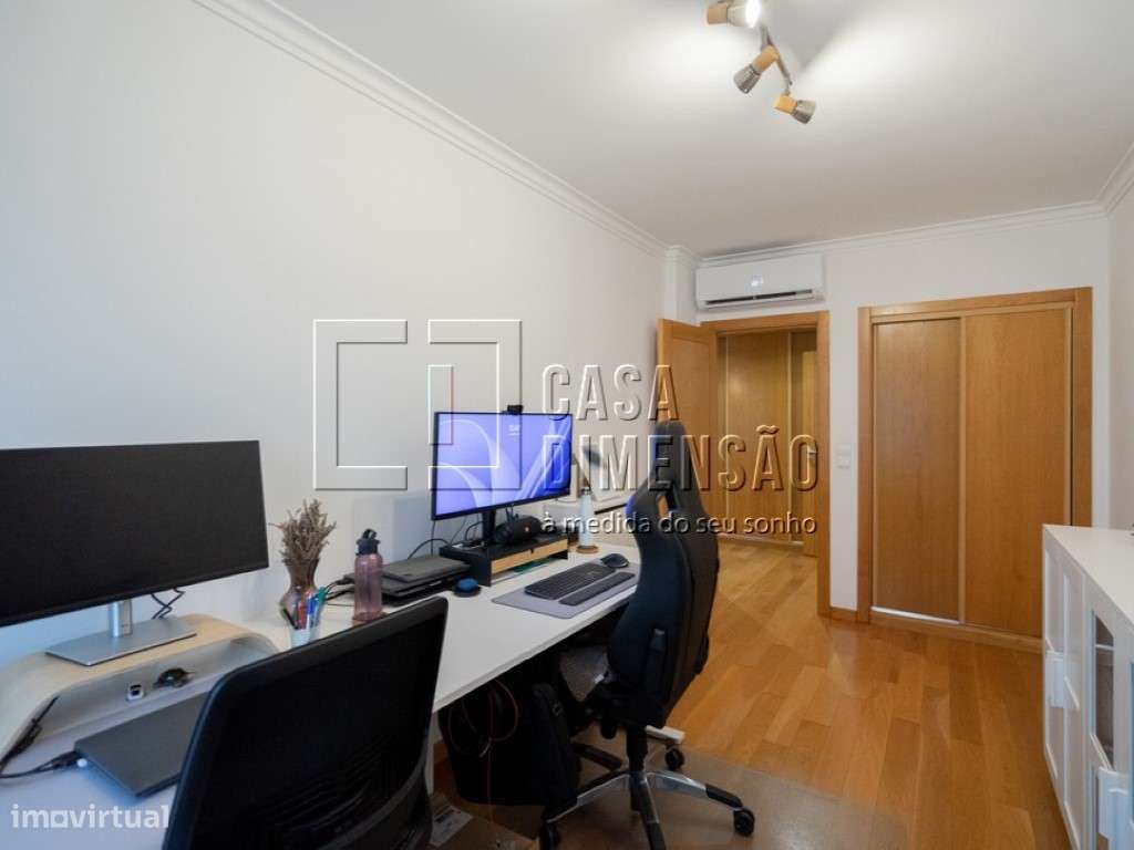 Apartamento de tipologia T2 na Serra de Carnaxide, como NOVO!!-39