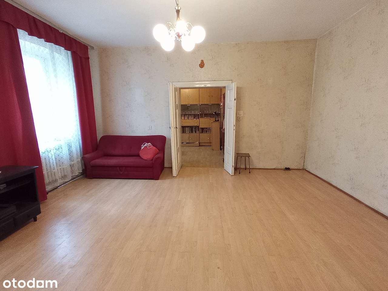 Mieszkanie z potencjałem w ładnej kamienicy + świetna lokalizacja.-2