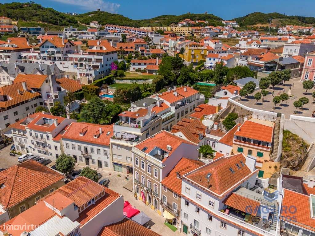 Apartamento Único com Charme Histórico e Conforto Moderno a Passos ...-51