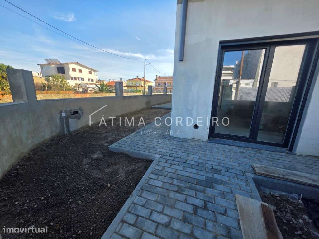 Moradia Geminada T4 com duas Suítes em fase final de acabamentos-2