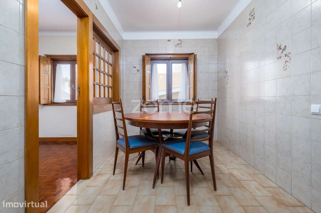 Moradia T4 (espaçosa) em Casais de Mem Martins-51