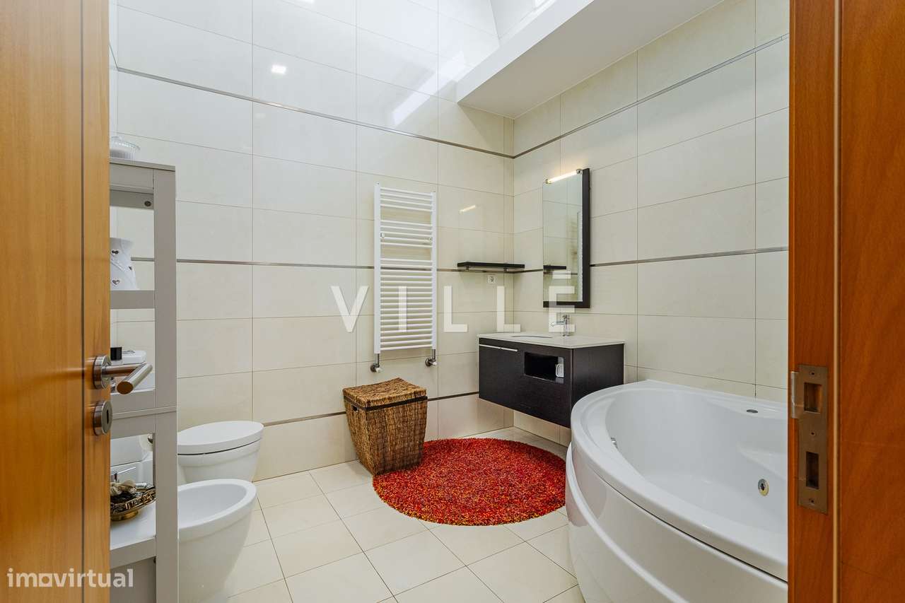 Moradia T4 com piscina aquecida e garagem dupla-38