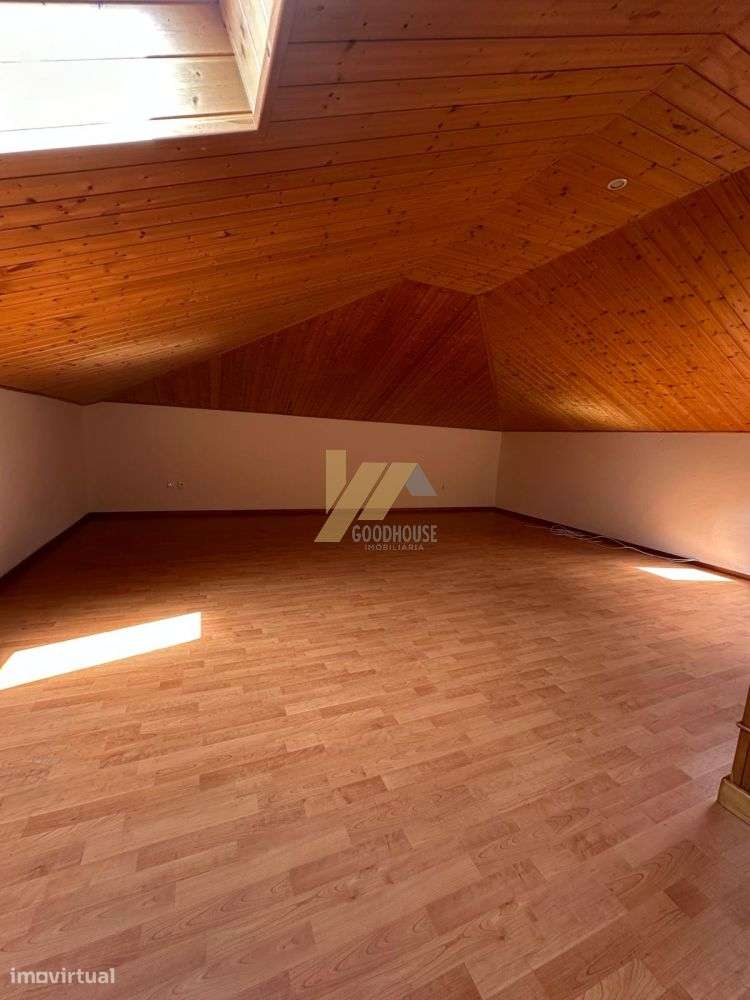 Moradia T3+1 com possibilidade de piscina-19