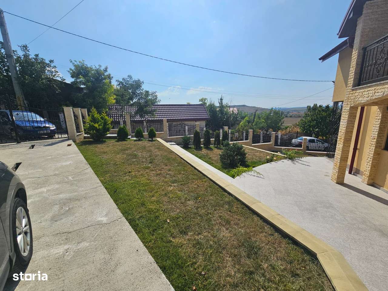 Vilă spațioasă, modernă și confortabilă, în localitatea Letcani. - Imagine principală: 5/20