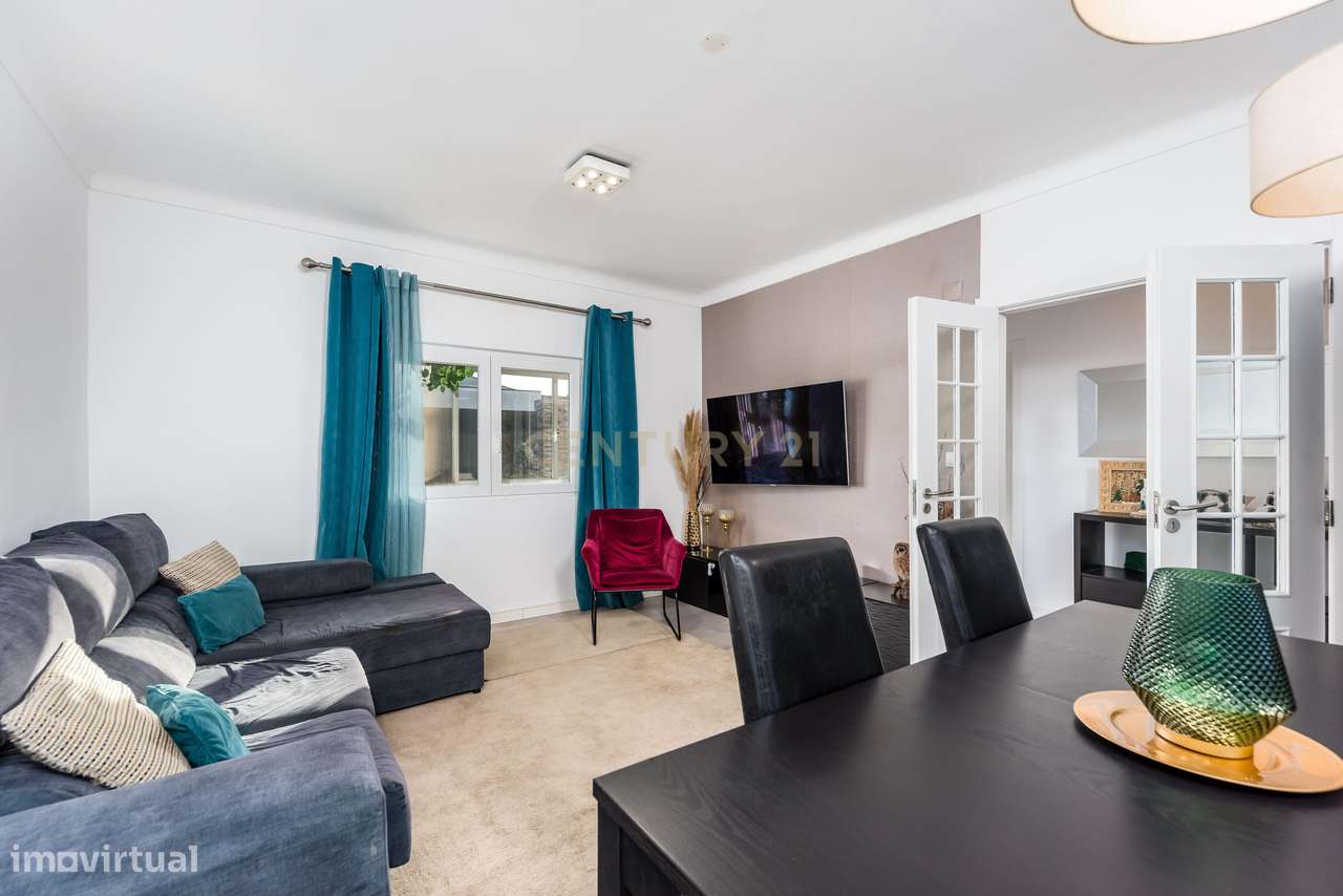 Moradia isolada T3 + T1 | Piscina | Garagem | Fernão Ferro - Grande imagem: 1/33