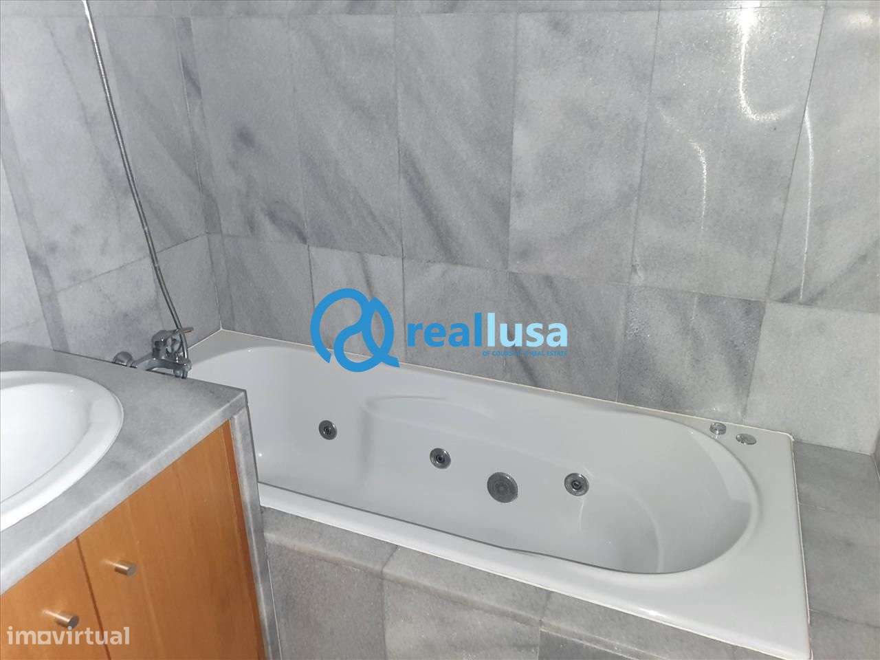 Apartamento T4 c/ garagem Oliveira do Douro Vila Nova de Gaia-16
